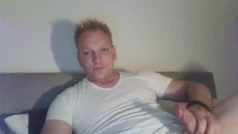 Snapshot of mickkxl chatting on October 2025 12:09:02 PM mickkxl online show from October 2025 12:09:02 PM