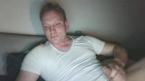 Snapshot of mickkxl chatting on December 2025 08:59:01 PM mickkxl online show from December 2025 08:59:01 PM