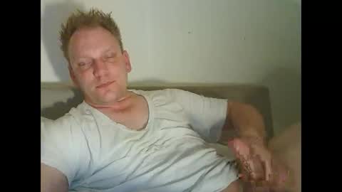 Snapshot of mickkxl chatting on February 2026 04:03:02 PM mickkxl online show from February 2026 04:03:02 PM