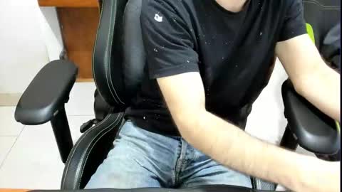 microfama00 online show from April 2026 12:00:01 AM