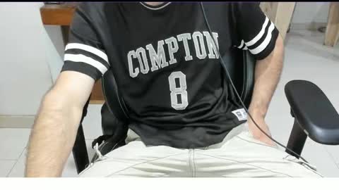 Snapshot of microfama00 chatting on May 2026 11:21:02 PM microfama00 online show from May 2026 11:21:02 PM