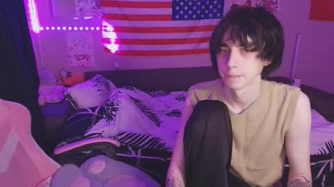 Snapshot of midnight_memories chatting on February 2026 06:16:01 PM Kai and Angel online show from February 2026 06:16:01 PM