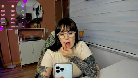 Luna online show from April 2026 12:26:02 AM