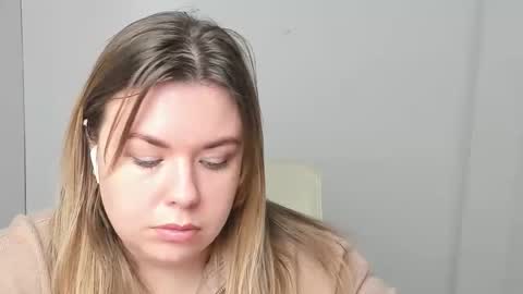 Mariana online show from November 2025 12:37:01 PM