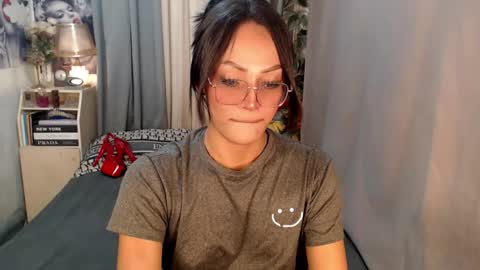 Snapshot of midnightraven27 chatting on September 2025 10:27:01 AM  Dont forget to follow online show from September 2025 10:27:01 AM