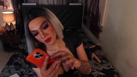 Snapshot of midnightscentxx chatting on January 2025 01:49:01 PM KATE online show from January 2025 01:49:01 PM