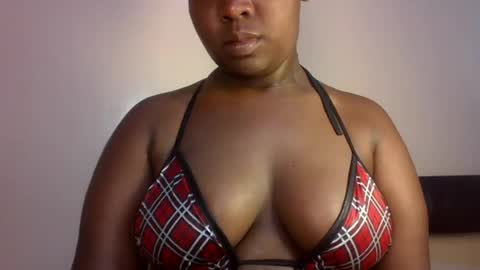 Snapshot of midnightt_curves chatting on June 2026 12:35:02 AM midnightt_curves online show from June 2026 12:35:02 AM