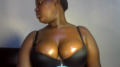 Snapshot of midnightt_curves chatting on June 2026 08:25:02 AM midnightt_curves online show from June 2026 08:25:02 AM
