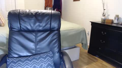 Snapshot of midsummernightsdream chatting on December 2024 11:08:01 PM MidsummerNightsDream online show from December 2024 11:08:01 PM