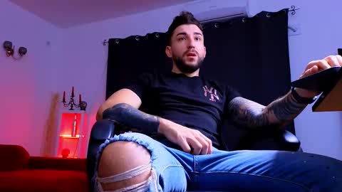 MightyAaron online show from October 2025 04:24:02 AM