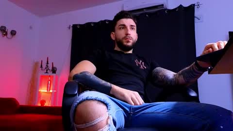 MightyAaron online show from December 2025 04:09:01 AM