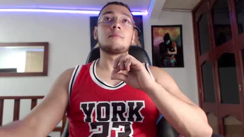 Snapshot of miguel0981 chatting on January 2025 02:35:02 AM Strong Man online show from January 2025 02:35:02 AM