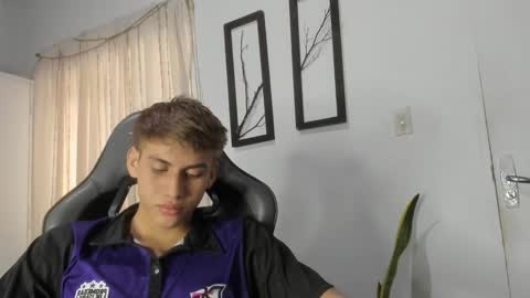 Miguel Hernandez online show from February 2025 07:52:02 PM