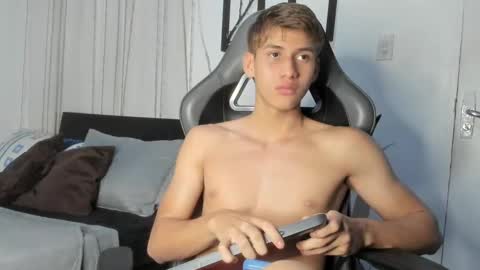 Miguel Hernandez online show from February 2025 01:02:02 AM