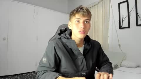 Miguel Hernandez online show from March 2025 08:55:01 PM