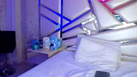 Snapshot of miia02 chatting on November 2025 04:25:01 AM MIA 3 online show from November 2025 04:25:01 AM