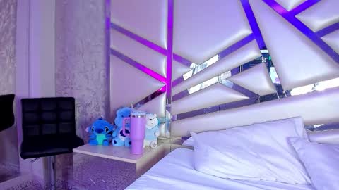 Snapshot of miia02 chatting on November 2025 06:02:02 AM MIA 3 online show from November 2025 06:02:02 AM