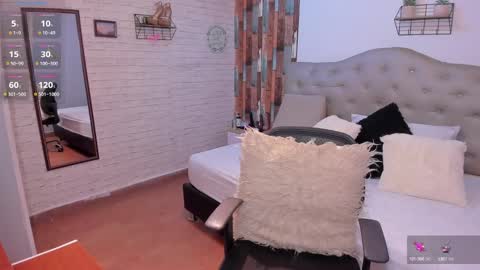 Snapshot of miia_jhones16 chatting on January 2025 11:34:01 PM Mia Jhones online show from January 2025 11:34:01 PM