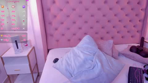 Miia Schwarz  online show from January 2025 11:51:01 PM