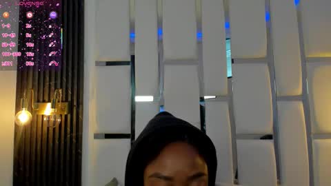 Miia Schwarz  online show from October 2025 01:19:01 PM