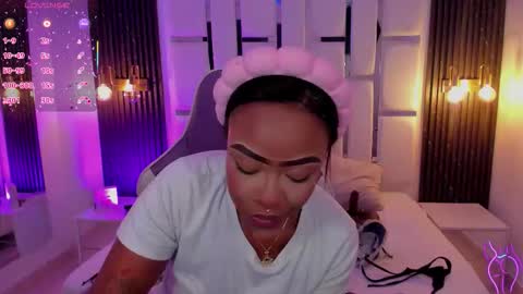 Miia Schwarz  online show from October 2025 02:29:01 PM