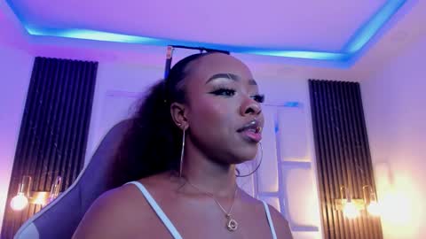 Miia Schwarz  online show from November 2025 11:48:01 PM