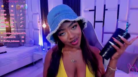 Miia Schwarz  online show from November 2025 08:52:02 AM