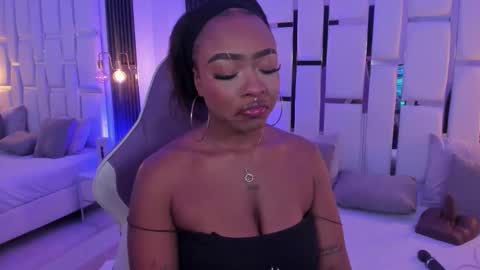 Miia Schwarz  online show from November 2025 11:48:02 PM