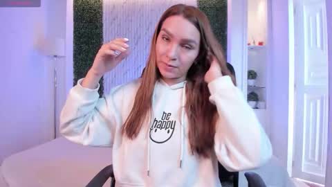 Miia 3 online show from December 2025 12:32:01 PM