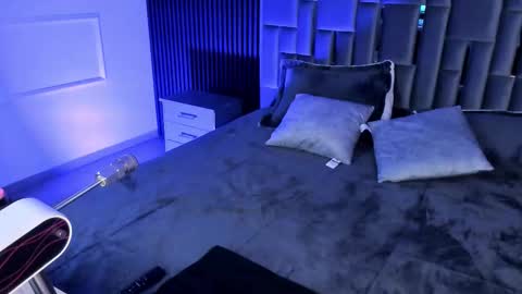 Mia Monroe online show from November 2025 08:20:01 PM