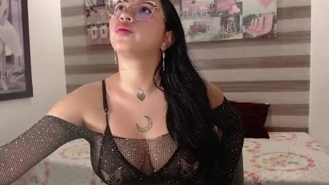 Snapshot of miiaharrper chatting on April 2026 12:28:01 PM Emma online show from April 2026 12:28:01 PM