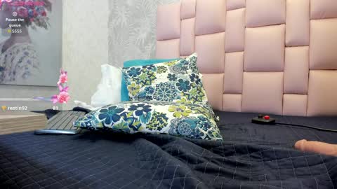 miiss_aurora_ online show from April 2026 12:32:01 AM