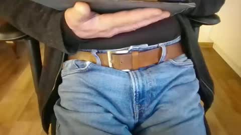 mik online show from December 2025 01:31:01 PM