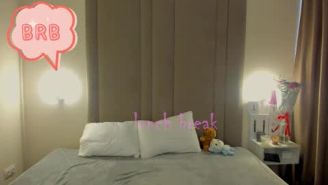 Snapshot of mika_bloom chatting on February 2026 06:26:01 AM Mika online show from February 2026 06:26:01 AM