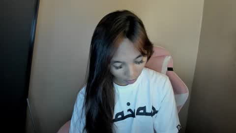 Snapshot of mika_cora chatting on April 2026 07:17:02 PM MIKA online show from April 2026 07:17:02 PM