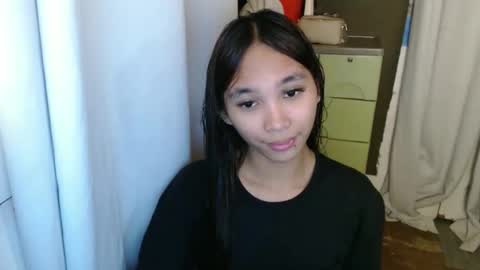 Snapshot of mika_cora chatting on April 2026 10:19:02 AM MIKA online show from April 2026 10:19:02 AM