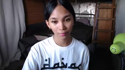 Snapshot of mika_cora chatting on May 2026 08:19:02 AM MIKA online show from May 2026 08:19:02 AM
