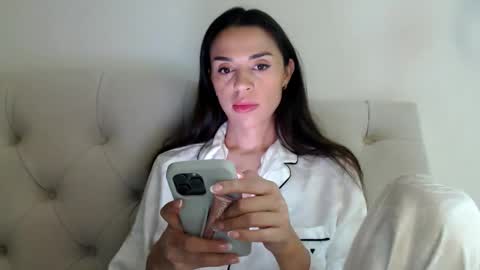 Mika online show from November 2025 07:12:01 PM