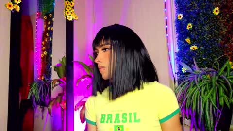 Snapshot of mikaelarangel chatting on October 2025 03:48:01 AM mikaelarangel online show from October 2025 03:48:01 AM