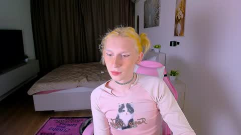 Snapshot of mikaella_nicole chatting on June 2026 07:05:01 PM mikaella_nicole online show from June 2026 07:05:01 PM