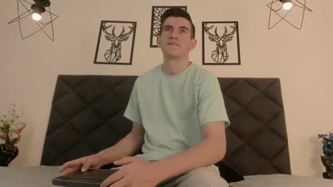 mikael online show from February 2025 09:26:02 PM