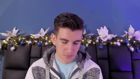 mikael online show from November 2025 04:48:02 AM