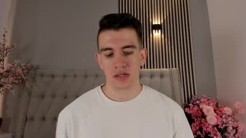 mikael online show from December 2025 07:41:01 PM