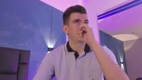 mikael online show from April 2026 03:37:02 AM