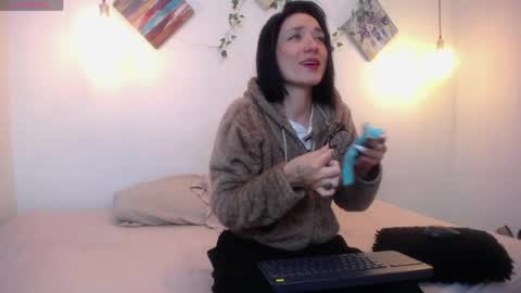 mikaza online show from May 2026 12:57:01 PM