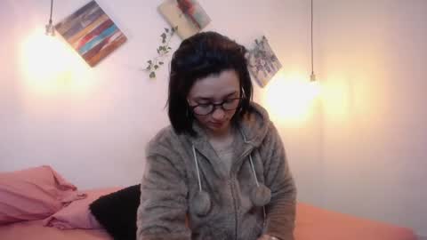 mikaza online show from May 2026 01:06:01 PM