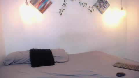 mikaza online show from May 2026 12:55:02 PM