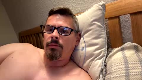 mike4u26 online show from October 2025 10:21:01 PM