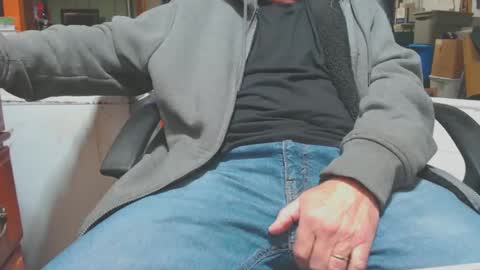 Snapshot of mike694fun chatting on December 2024 09:37:02 PM mike694fun online show from December 2024 09:37:02 PM