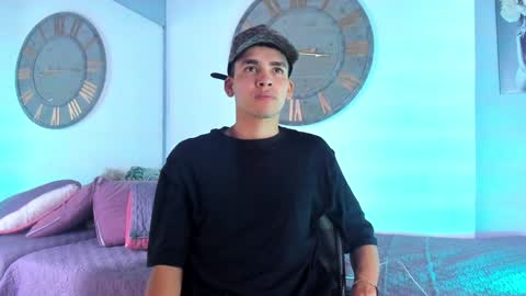 Snapshot of mike_0233 chatting on December 2024 03:39:01 AM Mike 0233 online show from December 2024 03:39:01 AM